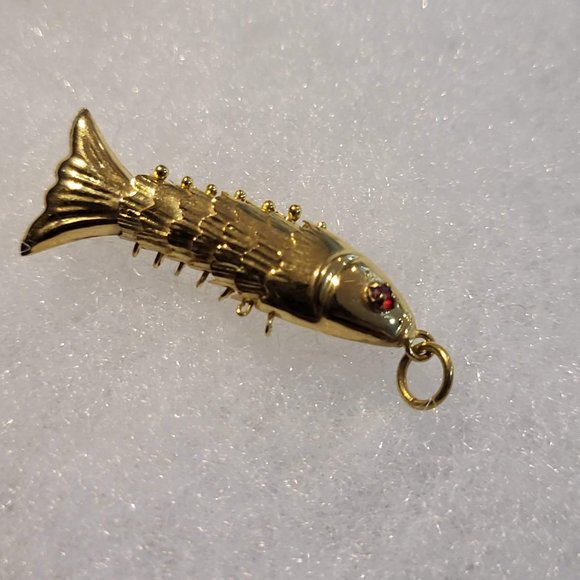 14K Gold Fish Pendant (3cm) - Picture 6 of 9